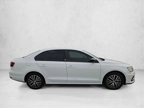 Used 2018 Volkswagen Jetta Wolfsburg Edition FWD image 4