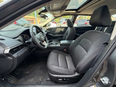 Used 2023 Nissan Altima 2.5 SV w/ SV Premium Package AWD/4WD image 8