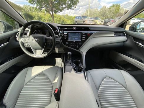 Used 2020 Toyota Camry SE FWD image 13