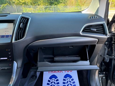 Used 2020 Ford Edge Titanium image 21