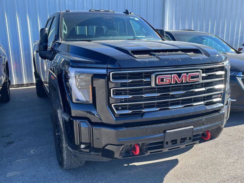 Used 2025 GMC Sierra 2500 AT4 w/ AT4 Premium Plus Package image 2