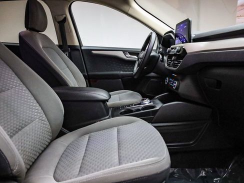 Used 2020 Ford Escape SE image 17