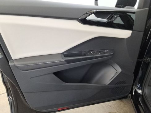 Used 2025 Volkswagen Taos S image 17