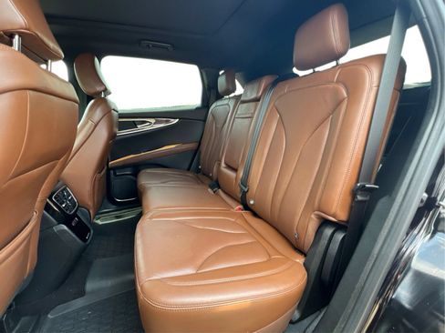 Used 2022 Lincoln Nautilus Reserve w/ Luxury Package AWD/4WD image 17