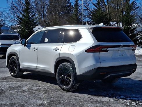 New 2026 Toyota Grand Highlander Platinum image 8