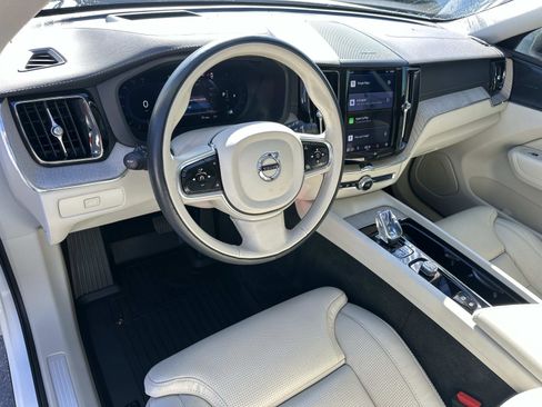 Certified 2023 Volvo XC60 B5 Ultimate image 9