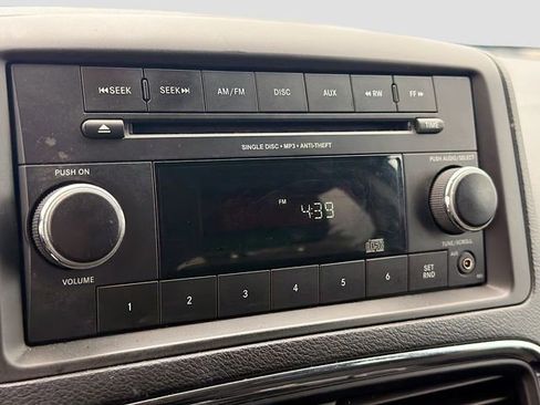 Used 2017 Dodge Grand Caravan SE image 13