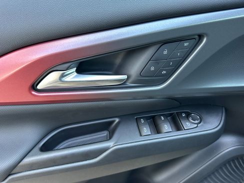 New 2025 Chevrolet Equinox EV RS image 11