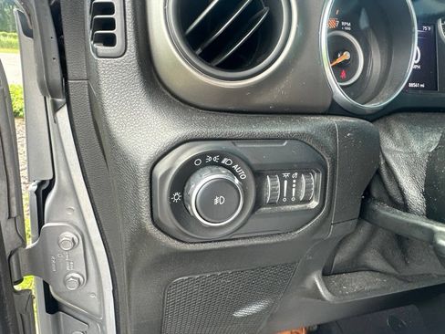 Used 2019 Jeep Wrangler Unlimited Sport S AWD/4WD image 21