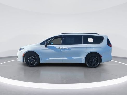 New 2026 Chrysler Pacifica Select w/ S Appearance Package image 5