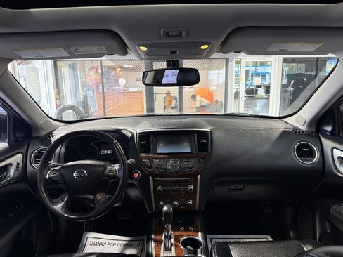 Used 2020 Nissan Pathfinder Platinum image 23