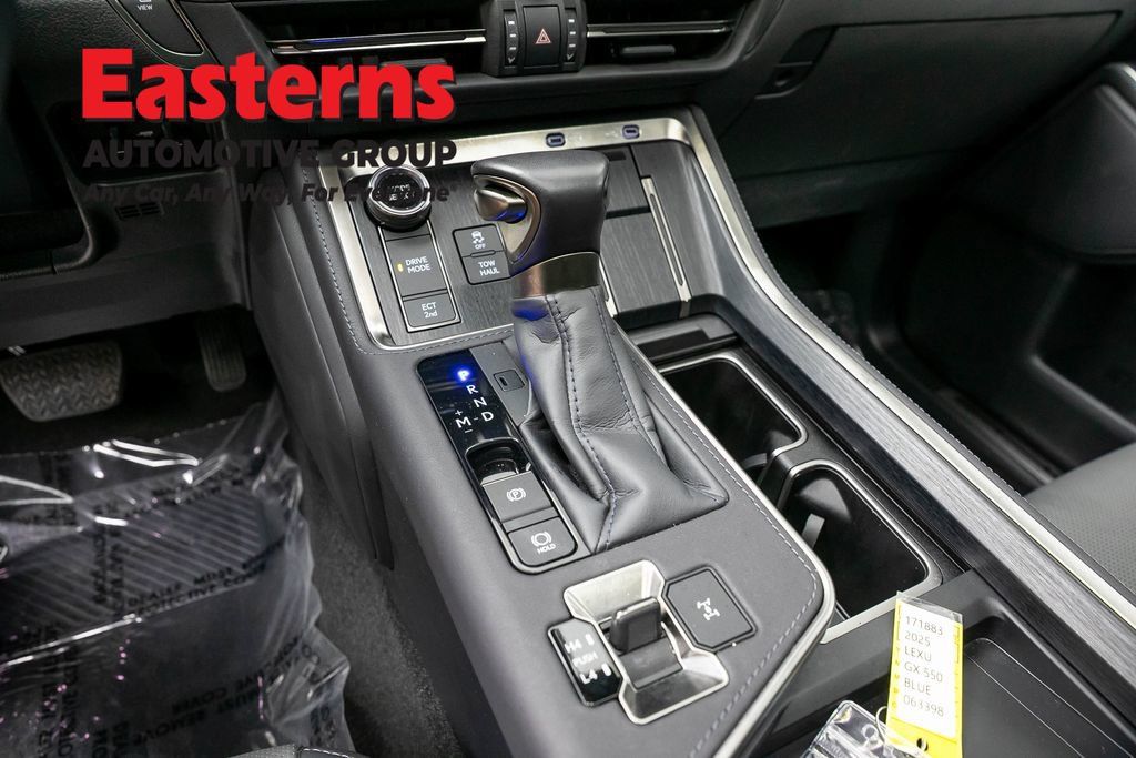 Used 2025 Lexus GX 550 w/ Accessory Package (2T) AWD/4WD image 15