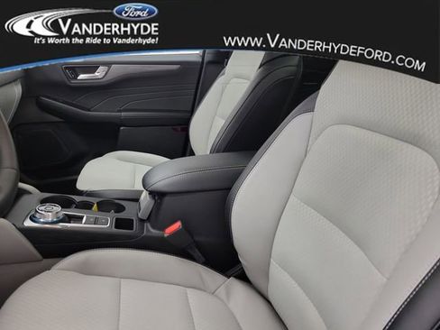 New 2026 Ford Escape SE image 18