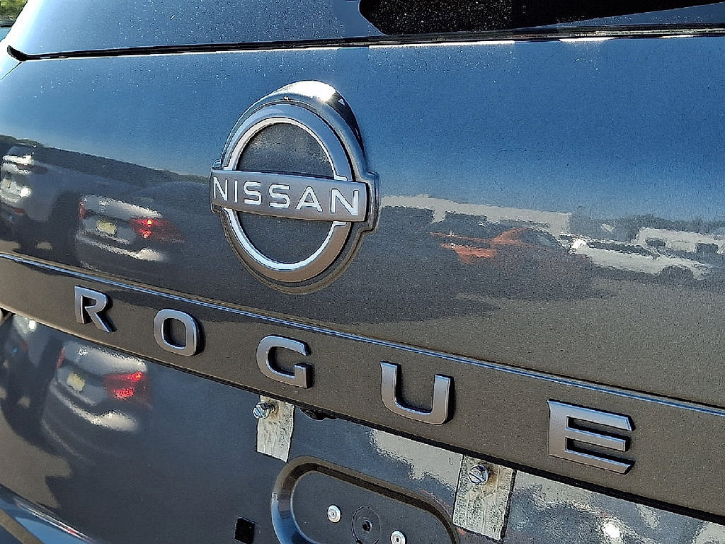 Used 2024 Nissan Rogue S AWD/4WD image 32