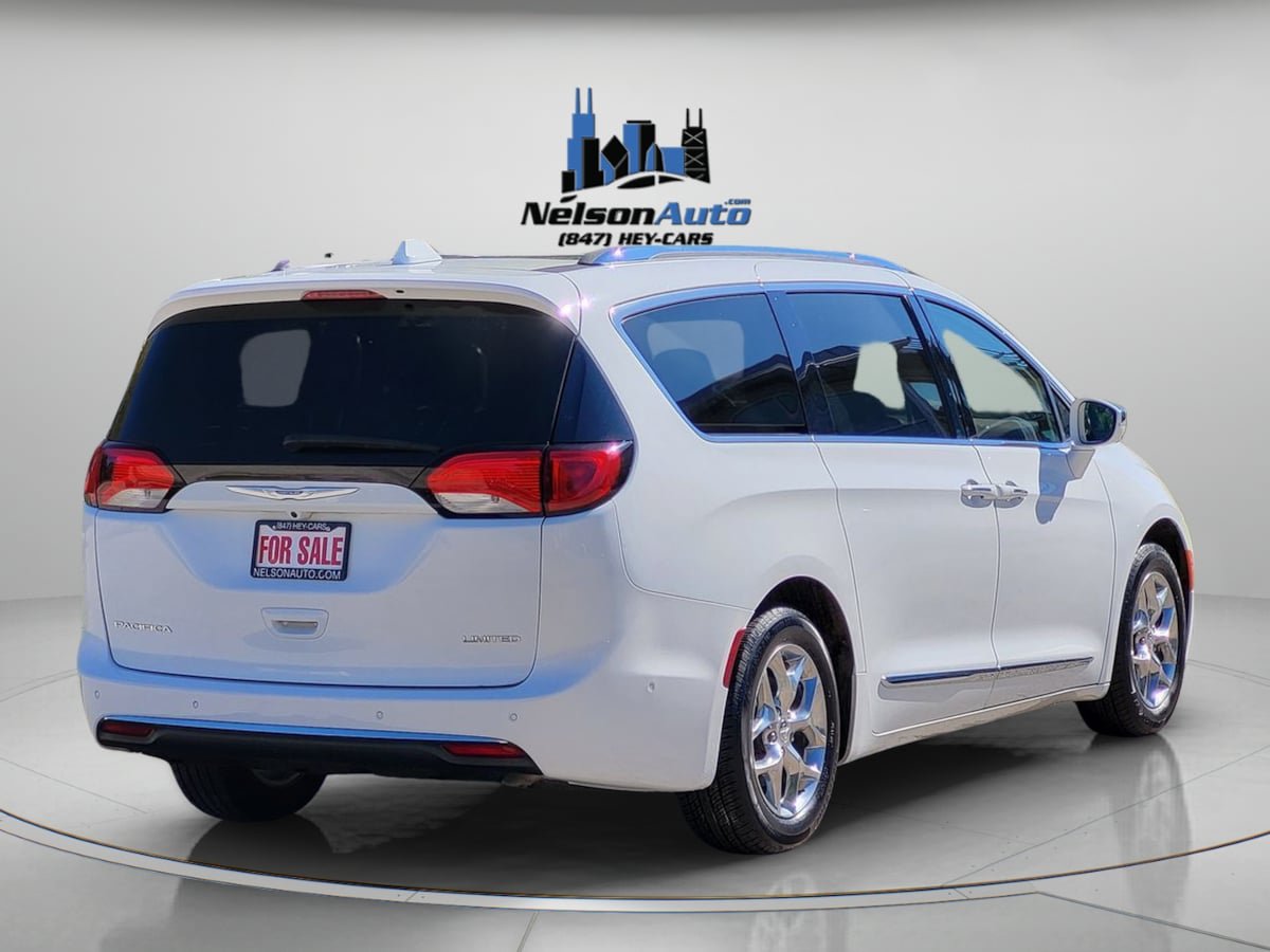 Used 2019 Chrysler Pacifica Limited w/ Advanced Safetytec Group FWD image 4