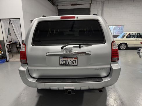 Used 2007 Toyota 4Runner SR5 AWD/4WD image 5