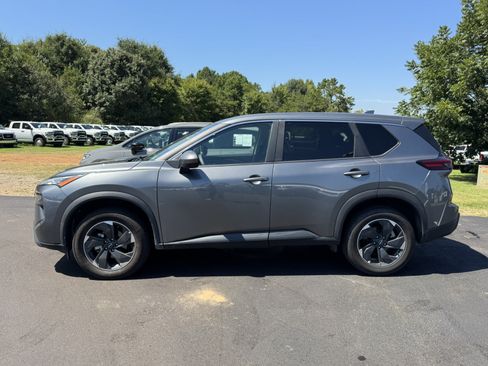 Used 2024 Nissan Rogue SV AWD/4WD image 5
