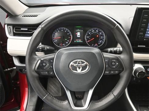 Used 2021 Toyota RAV4 XLE Premium image 29