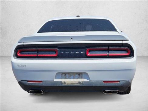 Used 2019 Dodge Challenger SXT RWD image 6