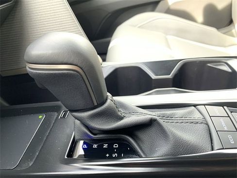 Used 2025 Toyota Camry SE image 25