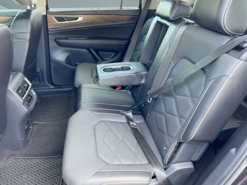 Used 2024 Volkswagen Atlas SE image 14