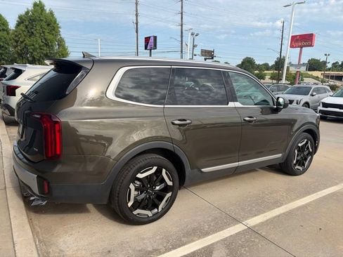 Used 2025 Kia Telluride S AWD/4WD image 2