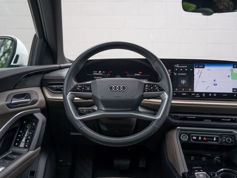 Certified 2025 Audi Q5 Premium w/ Convenience Package AWD/4WD image 23