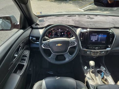 Used 2023 Chevrolet Traverse Premier FWD image 11