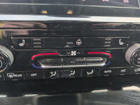 Used 2024 Jeep Grand Cherokee L Laredo w/ Luxury Tech Group I image 2