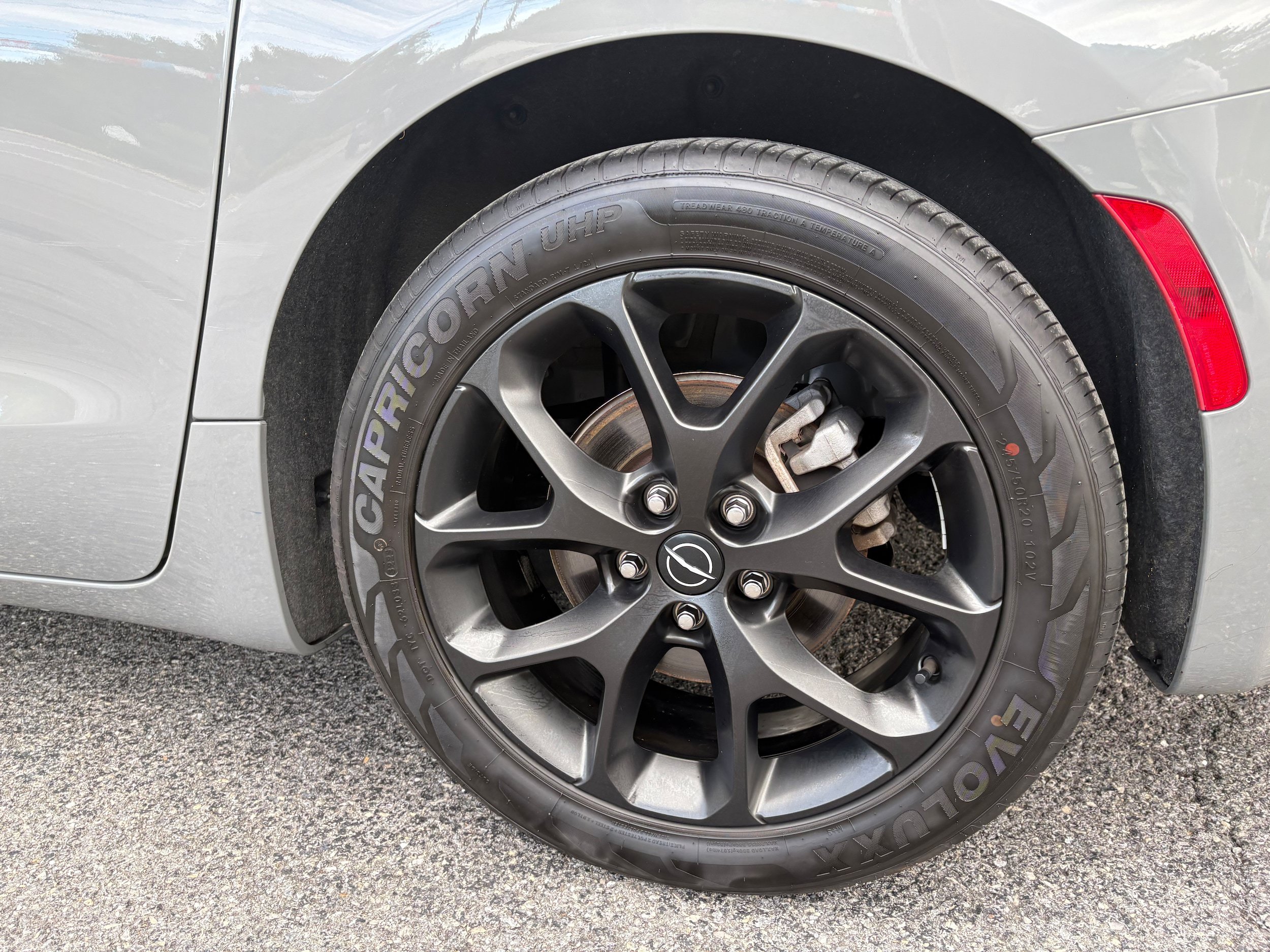 Certified 2025 Chrysler Pacifica Limited FWD image 10