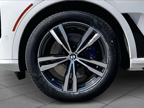 Certified 2025 BMW X7 xDrive40i image 10