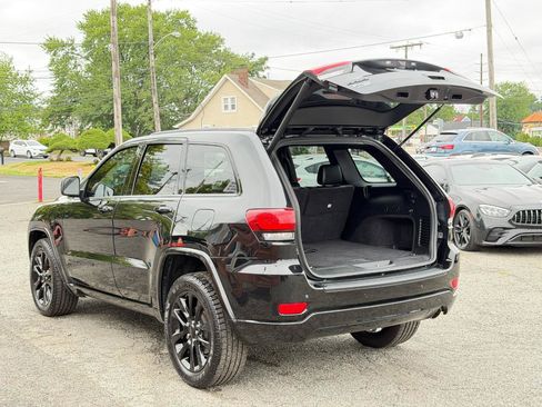 Used 2021 Jeep Grand Cherokee Laredo X AWD/4WD image 32