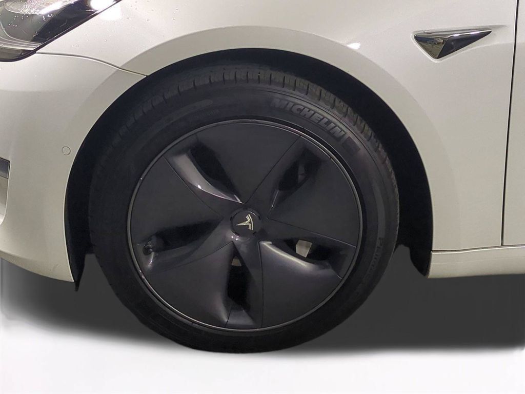 Used 2020 Tesla Model 3 Standard Range Plus RWD image 11