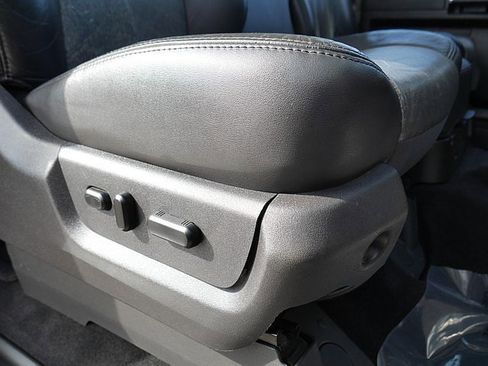 Used 2011 Ford F250 Lariat w/ Chrome Pkg image 48