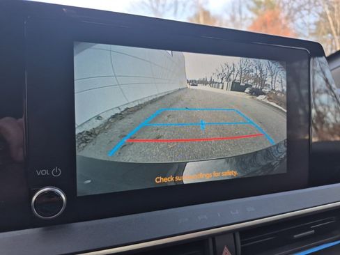 Used 2024 Toyota Prius XLE image 27