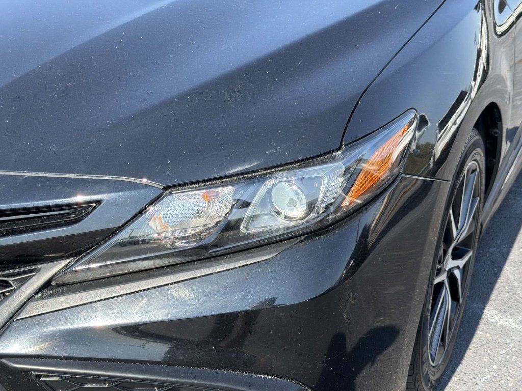 Used 2023 Toyota Camry SE FWD image 10