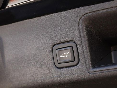 Used 2024 GMC Terrain SLT image 8