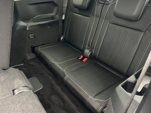 Used 2023 Volkswagen Tiguan SE FWD image 15