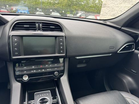 Used 2017 Jaguar F-PACE Prestige AWD/4WD image 17