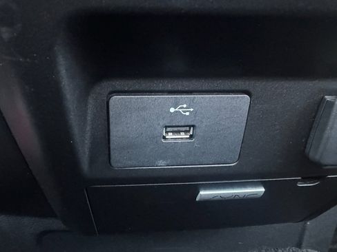 Used 2016 Ford F150 XLT image 23