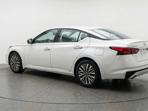 Used 2025 Nissan Altima 2.5 SV image 6