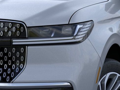 New 2026 Lincoln Navigator L Premier AWD/4WD image 18