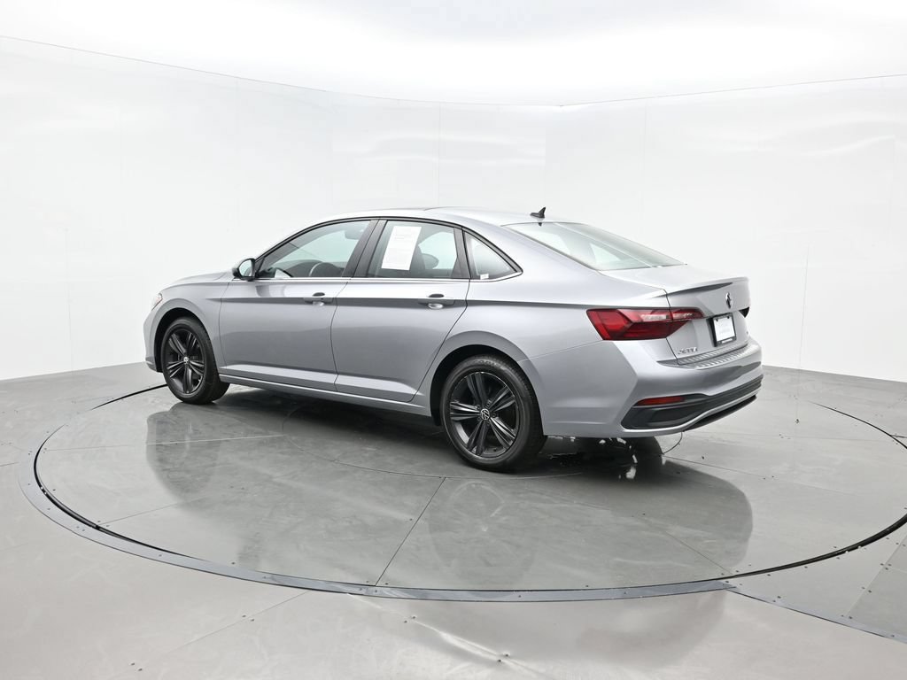 Used 2022 Volkswagen Jetta SE FWD image 4