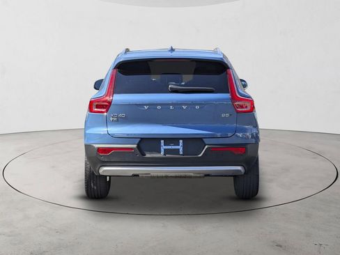 Certified 2025 Volvo XC40 B5 Plus AWD/4WD image 7