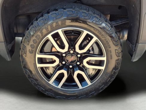 Used 2022 GMC Sierra 1500 AT4 w/ AT4 Premium Package AWD/4WD image 9