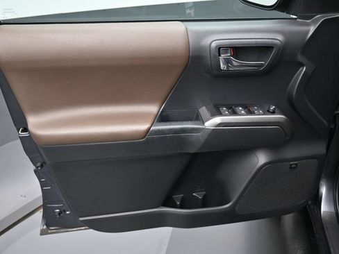 Certified 2022 Toyota Tacoma Limited AWD/4WD image 11