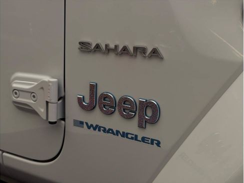 Used 2023 Jeep Wrangler Unlimited Sahara AWD/4WD image 33