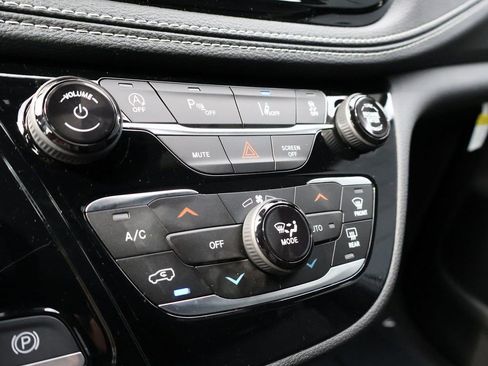 New 2026 Chrysler Pacifica Select FWD image 38