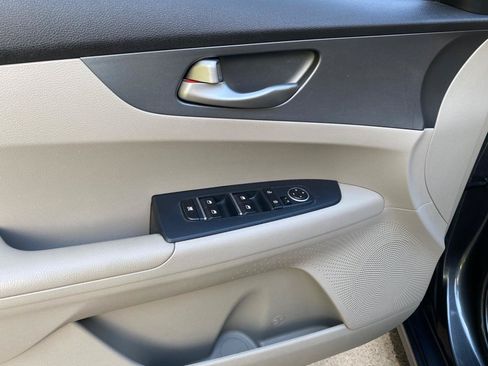Used 2020 Kia Forte LXS FWD image 27