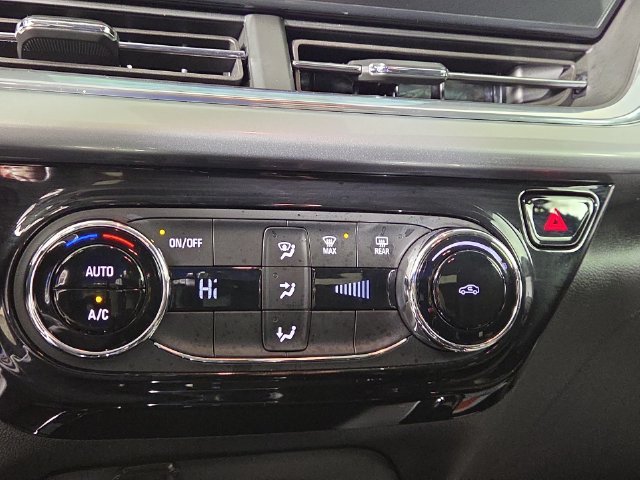Used 2025 Chevrolet Trax LT FWD image 20